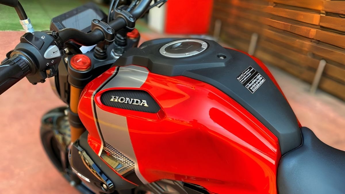 Honda Hornet 2025, Honda Hornet price India, Hornet streetfighter, Honda Hornet mileage, Hornet 2025 specs, Honda Hornet features, Hornet ABS & safety, Honda Hornet colors 2025, Hornet on-road price, Honda Hornet review,